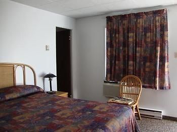 Motel De La Riviere Saint-Félicien Exteriér fotografie